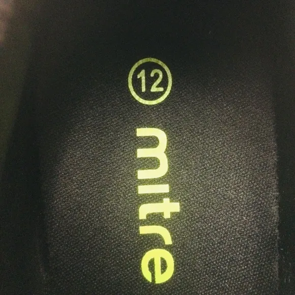 ⚽️ **NEW** MITRE - OUTDOOR - SILVER &amp; BLACK - SOCCER CLEATS ⚽️
