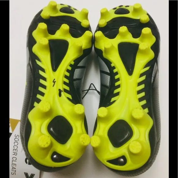 ⚽️ **NEW** MITRE - OUTDOOR - SILVER &amp; BLACK - SOCCER CLEATS ⚽️