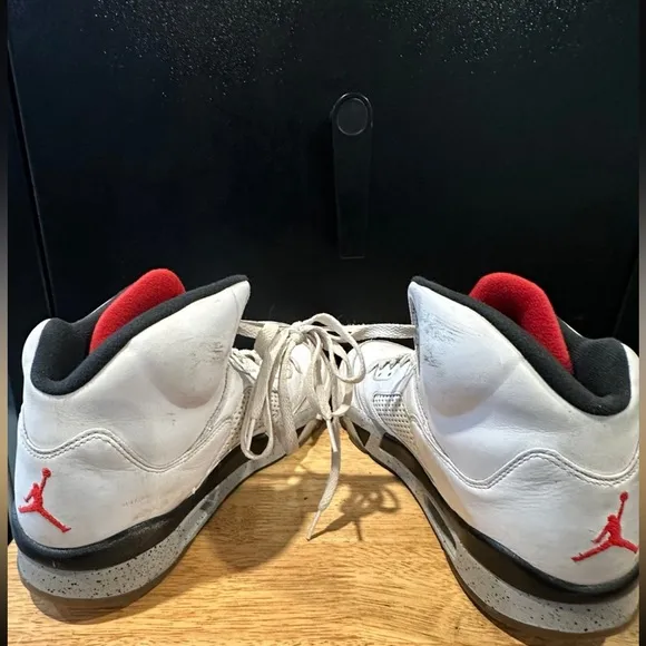 Air Jordan Men’s Size 13 White Cement Basketball Retro Sporty Athletic