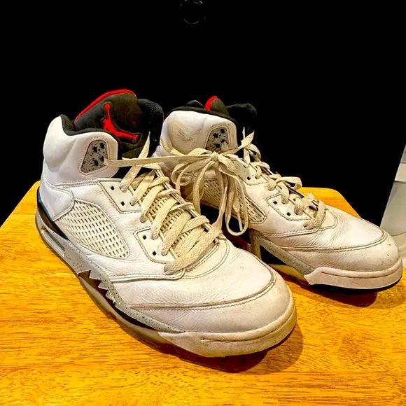 Air Jordan Men’s Size 13 White Cement Basketball Retro Sporty Athletic