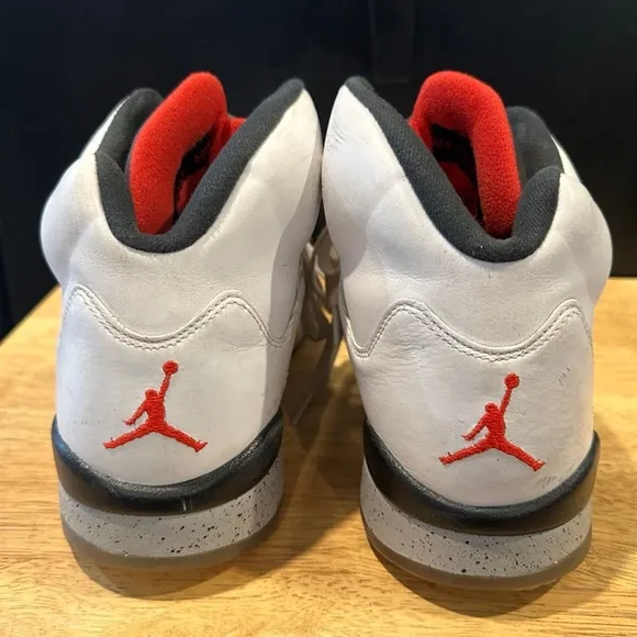 Air Jordan Men’s Size 13 White Cement Basketball Retro Sporty Athletic