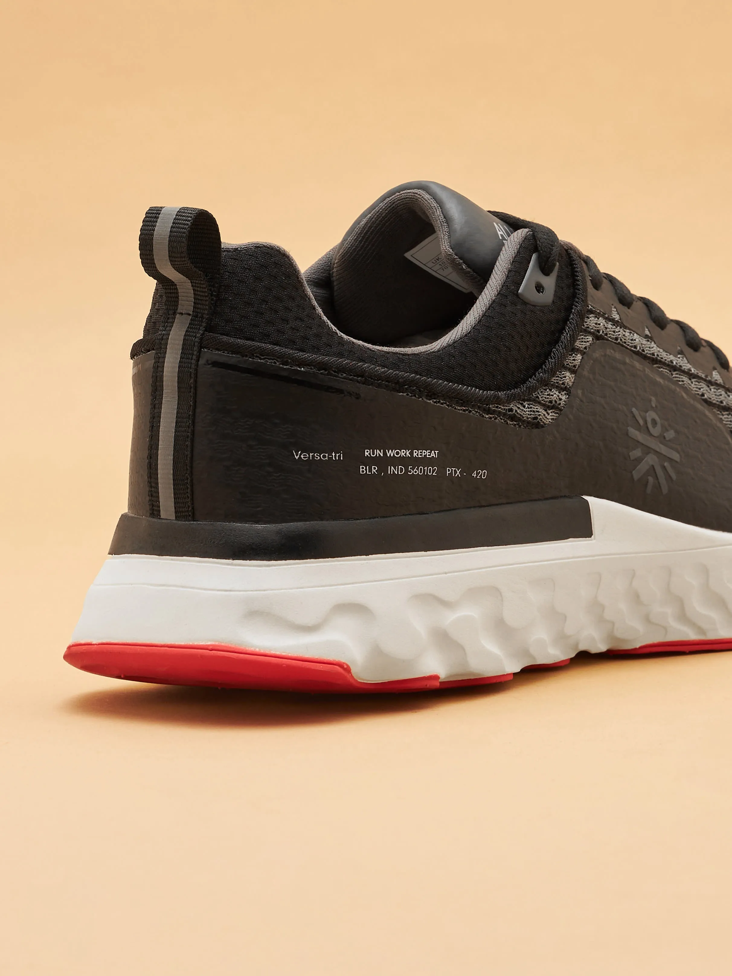 cult Versa Maze Men Running Shoes -  Black