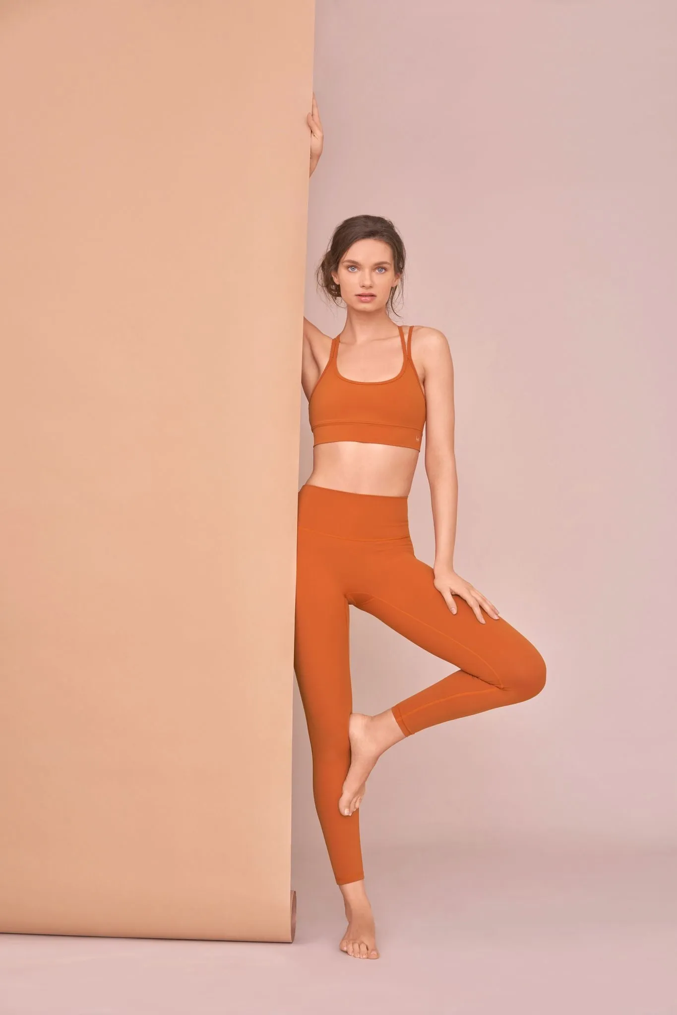 Huit Bien-etre Criss-Cross Sports Bra