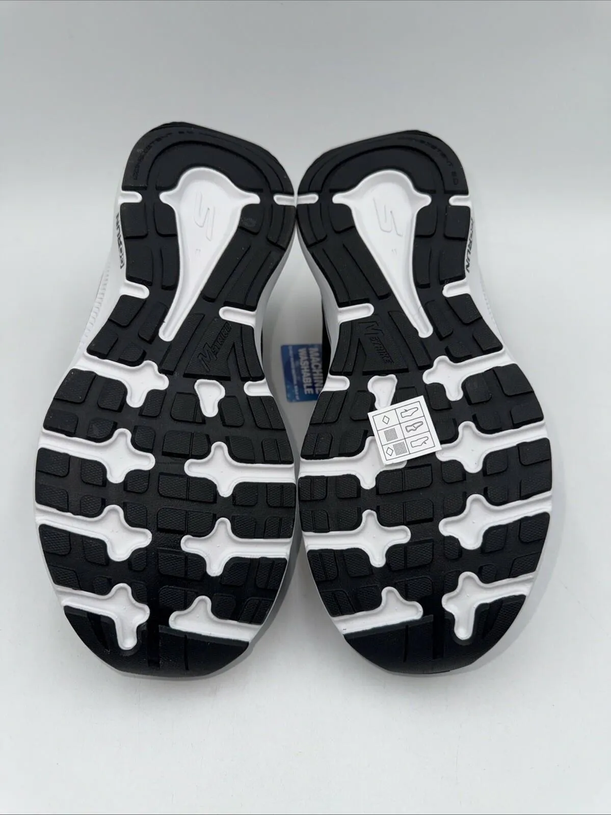 SKECHERS Slip-ins Go Run Consistent 2.0-ENDURE  Black/White US 8.5