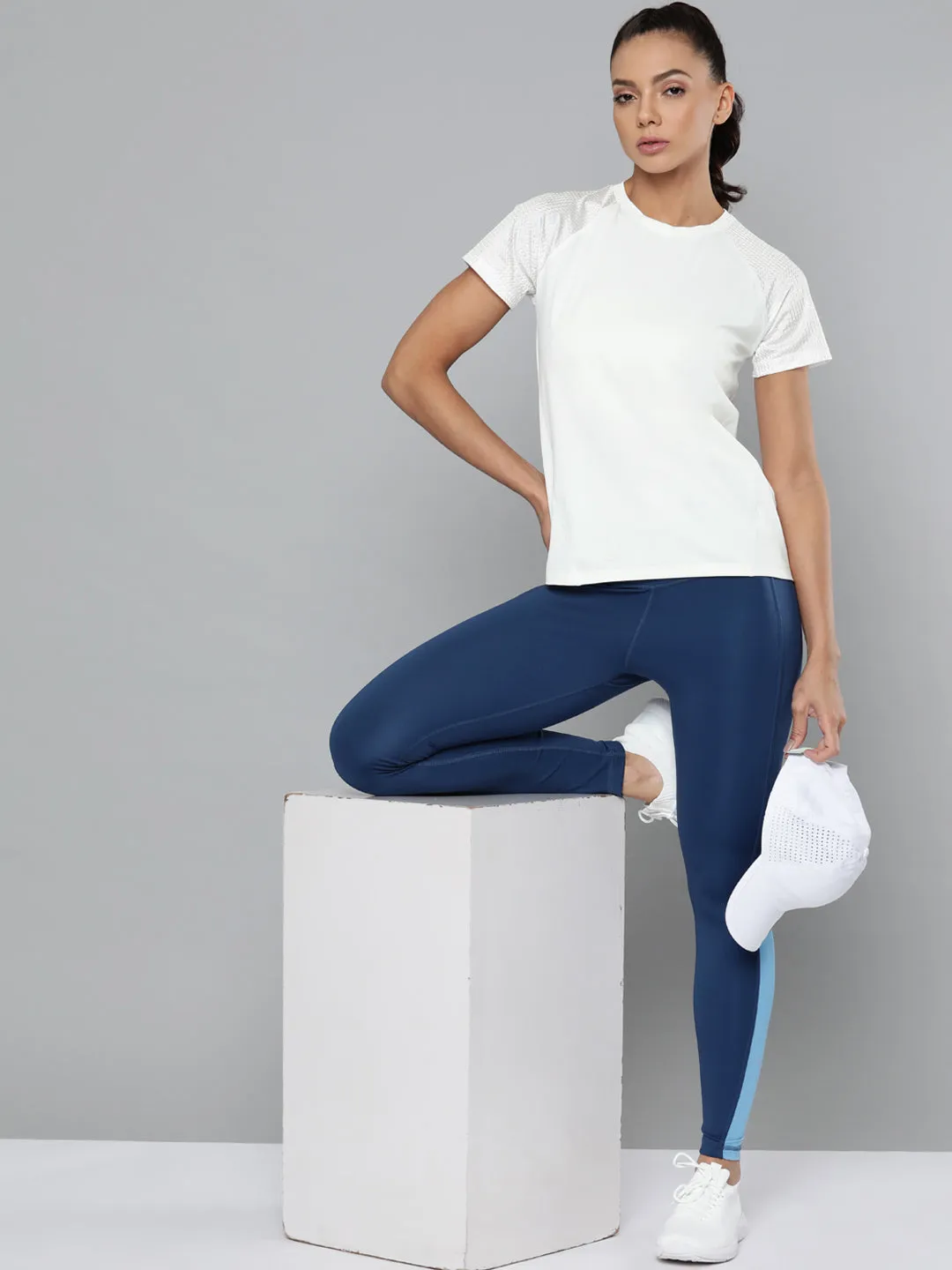 Women's White Training or Gym Solid T-shirt